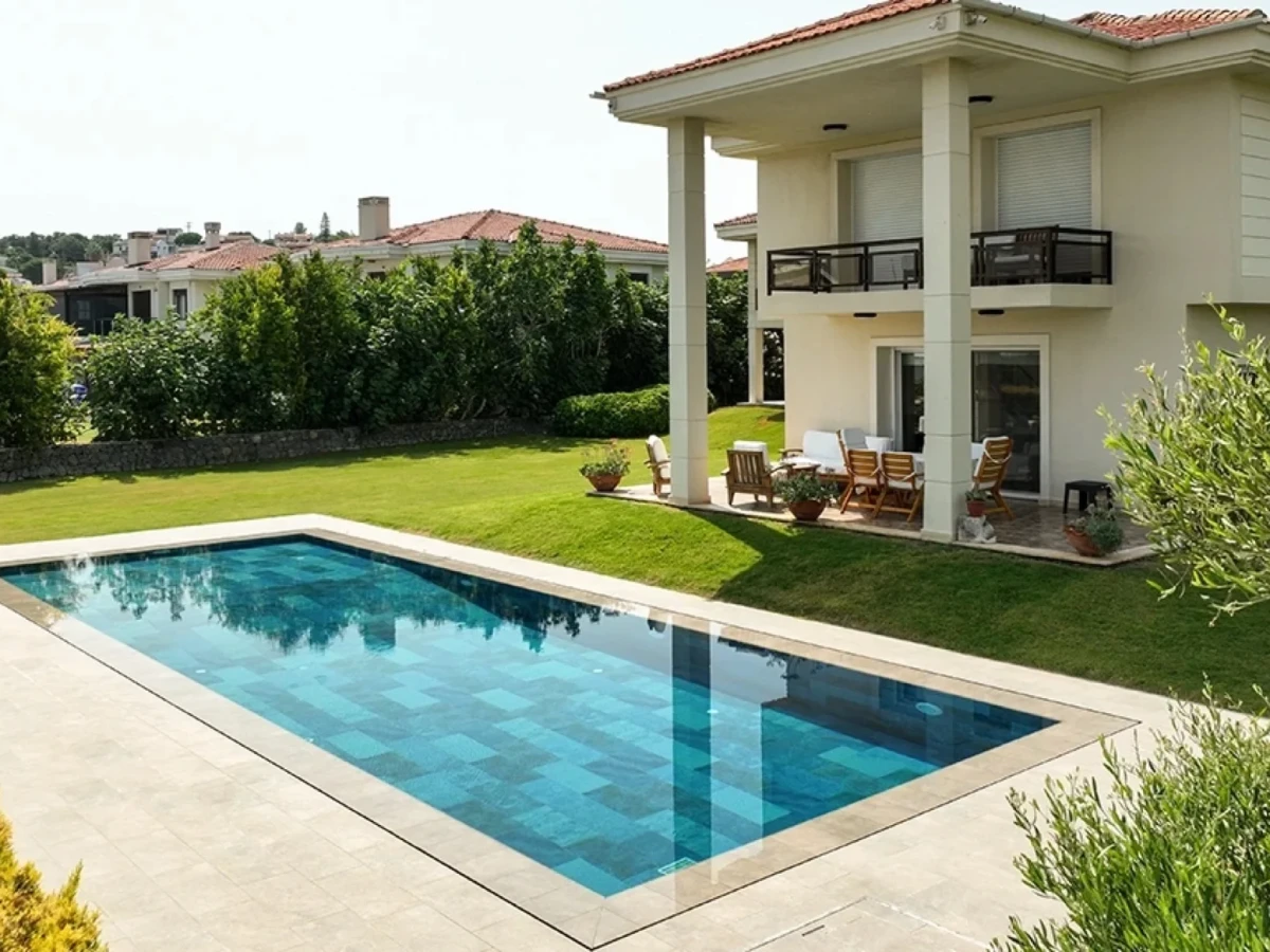 Marin Serisi Çeşme Villa Havuzu Projesi