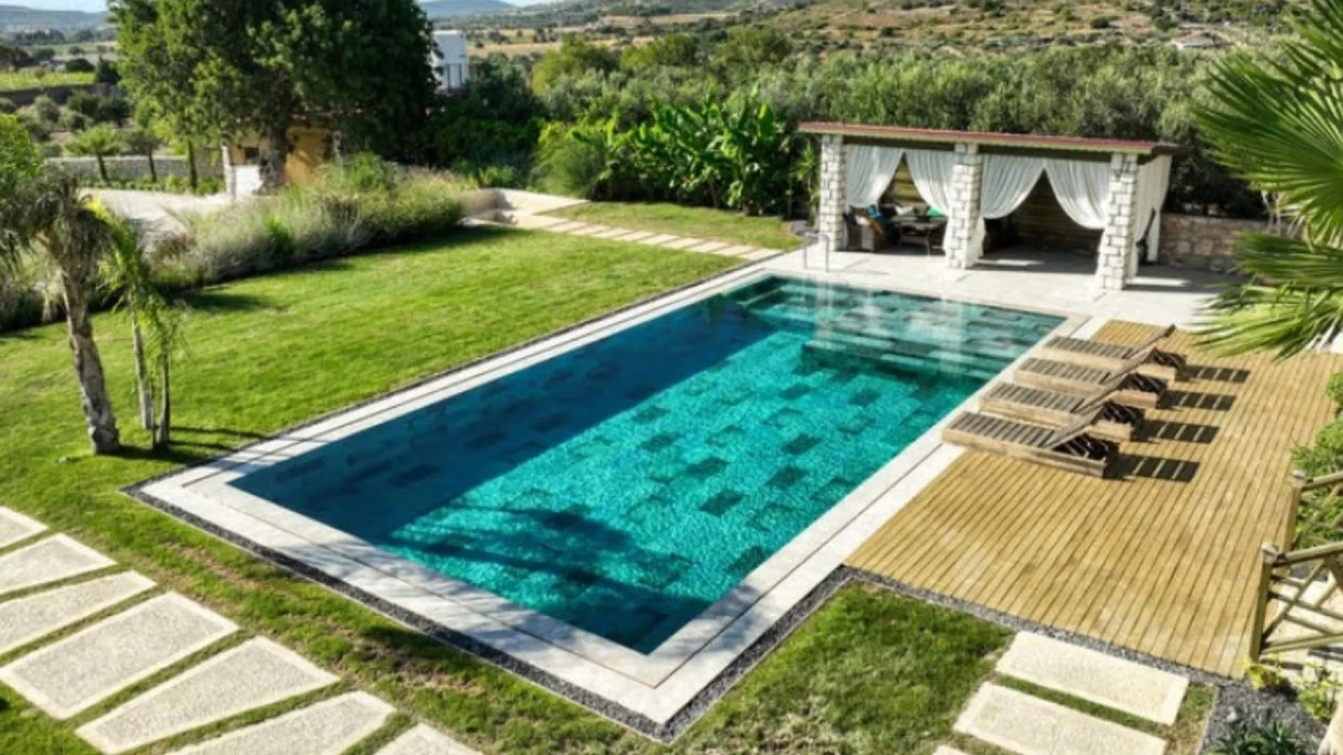 Firuze Mix İzmir Villa Havuzu Projesi