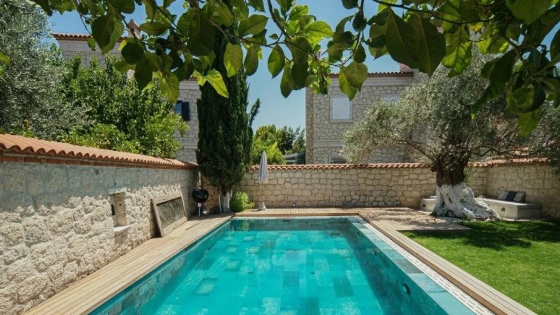 Firuze Mix Çeşme Villa Schwimmbad Projekt