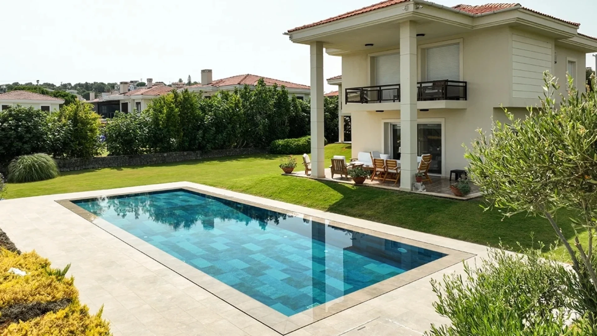 Marin Serisi Çeşme Villa Havuzu Projesi