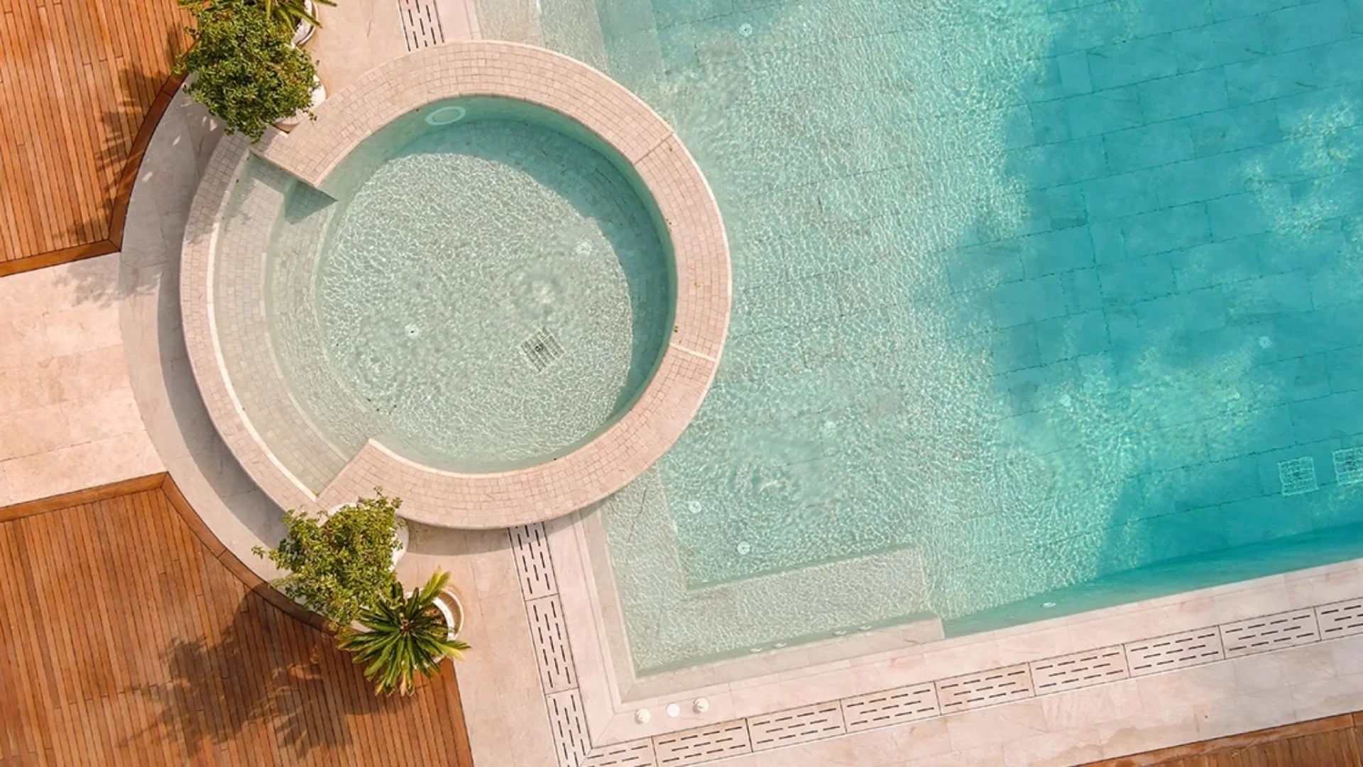Antique Beige İzmir Narlıdere Villa Havuzu Projesi