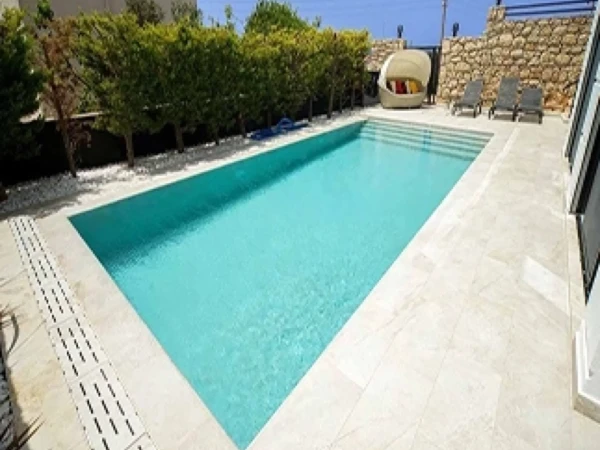 Proyecto de Piscina de Villa Beige Stone  en İzmir