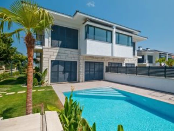 Snow White Çeşme Villa Havuzu Projesi