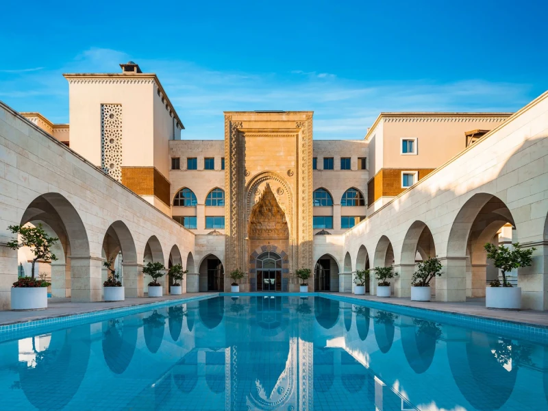 Proyecto de Piscina del Hotel Kempinski Hotel The Dome