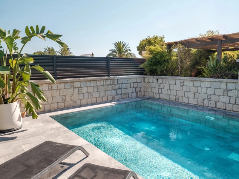 Antique Grey & Pool Garden Grey Çeşme Villa Havuzu Projesi