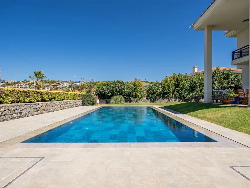 Marin Serisi Çeşme Villa Havuzu Projesi