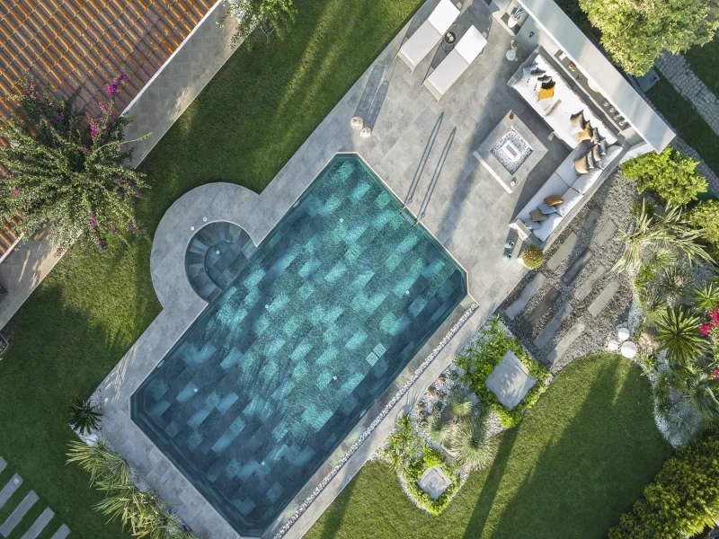 İzmir Pool Garden Grey Porselen Teras Projesi