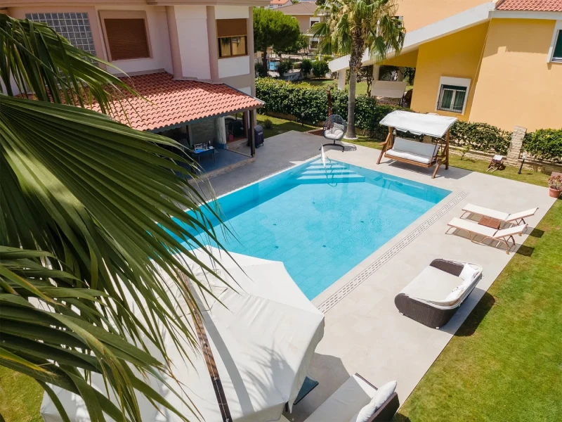 Çeşme Snow White Villa Havuzu Projesi