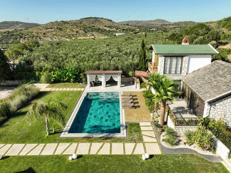 Firuze Mix İzmir Villa Havuzu Projesi