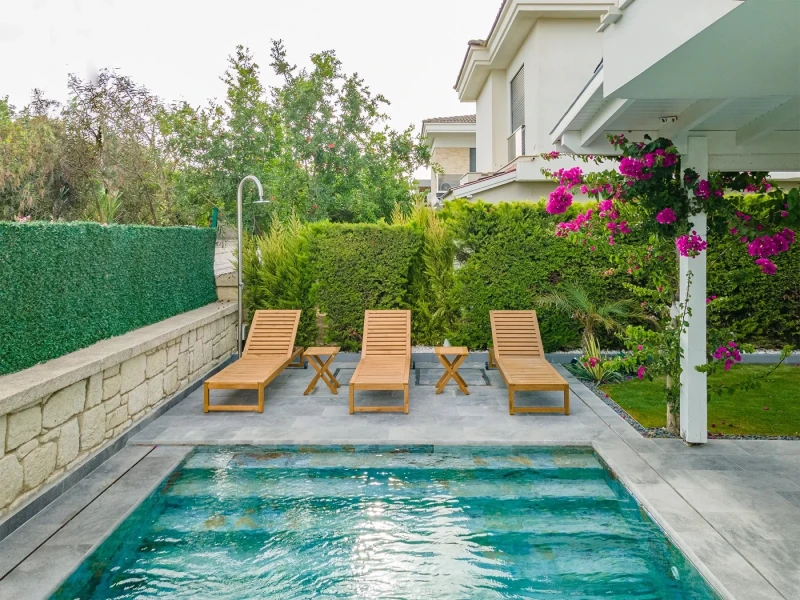 Serastone Çeşme Villa Havuzu Projesi