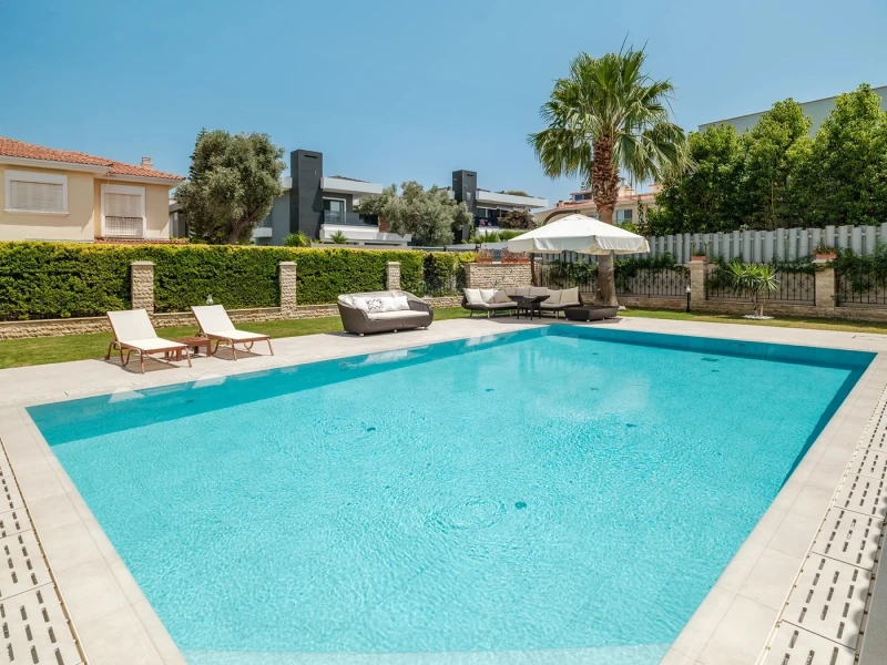 Çeşme Snow White Villa Havuzu Projesi