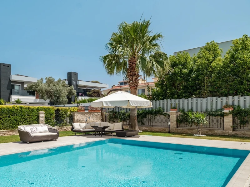 Çeşme Snow White Villa Havuzu Projesi