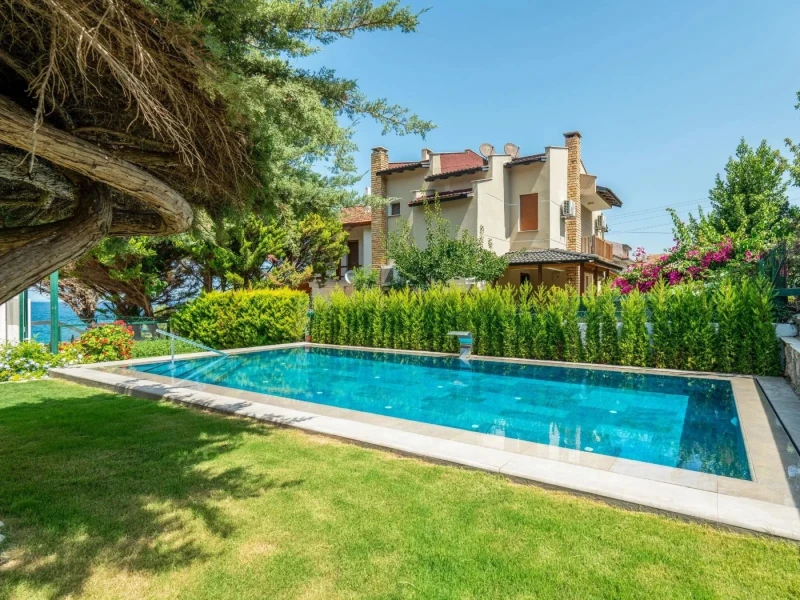 Marin Izmir Villa Schwimmbad Projekt