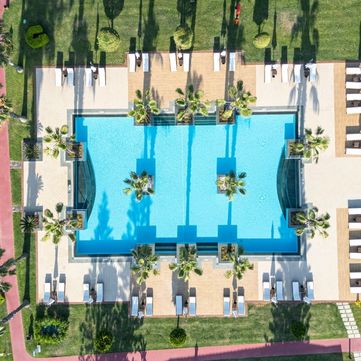 Otel Havuzları İçin Neden Porselen Karo Tercih Edilmeli?